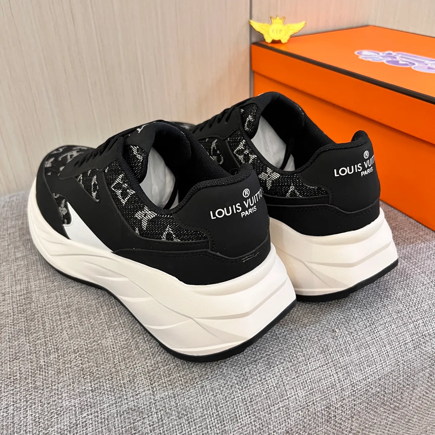 Men's shoes 💰 460 men's shoes 💰 [ LV ] 🔥 Louis Vuitton, high-end men's shoes brand official website 1:1 latest masterpiece: uppers are made of Italian imported first-layer cowhide with comfortable and breathable lining ➕ original non-slip and wear-resistant outsole 🔥, making walking more convenient and comfortable! An exclusive new model, a stunning work, a beautiful 1:1 replica [color] compared to the official quality! Create a fashionable personality to set off your uniqueness! A must-have for trendy men! Classic 🔥Size: 38-44 Color: 🔥 2⃣️colors available🔥.